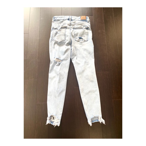 Curvy Super Hi-Rise Distressed Jegging - Picture 5 of 9